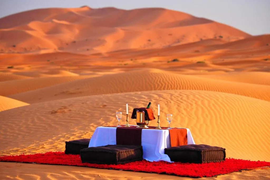 Camel trekking 2025 in Erg Chebbi Morocco is an immersive experience in the heart of the Sahara Desert. This 1 night adventure offers the chance to explore the spectacular sand dunes and experience the traditional culture of the Berbers and Tuaregs. After a relaxed lunch, you’ll embark on a fascinating journey across the dunes, spending the night under a starry sky. Discover the magic of Erg Chebbi, an oasis in the Sahara and a captivating part of Morocco. / Camel trekking in morocco