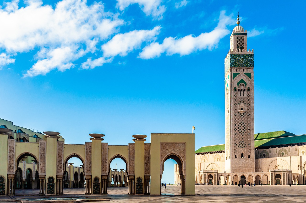 This Imperial Cities tour offers a complete immersion in the culture and history of Morocco. Each day will be an opportunity to explore historic cities, admire extraordinary monuments, and experience unique moments. Whether you are captivated by the Moorish architecture of Meknes, the vibrancy of Fes, or the vibrant energy of Marrakech, this journey will allow you to discover the most fascinating and authentic aspects of Morocco. Don’t miss the chance to embark on an unforgettable and enriching adventure in these stunning imperial cities!