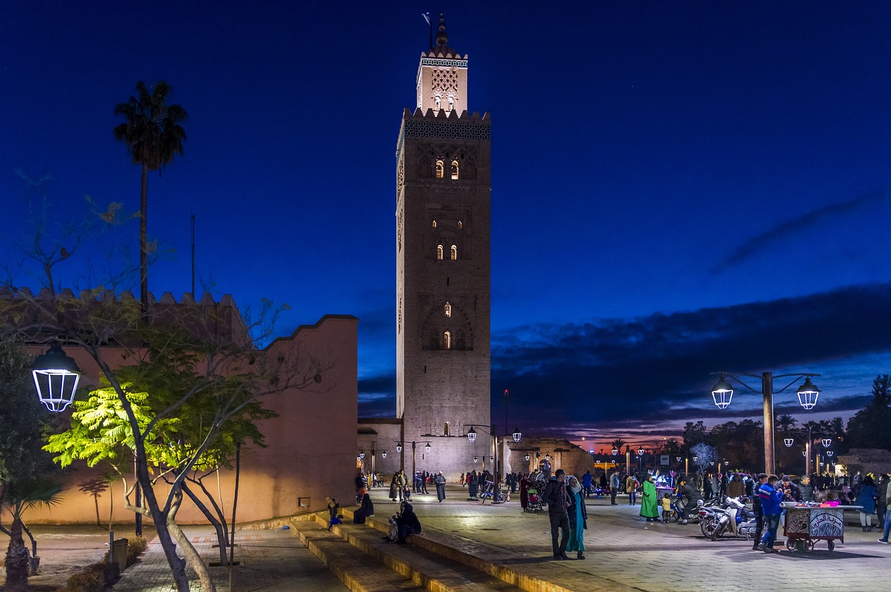  Questo tour completo ti offre una panoramica autentica delle meraviglie del Marocco, dalle maestose montagne dell’Alto Atlante alle affascinanti città storiche e ai panorami mozzafiato del deserto del Sahara. Scopri la ricchezza culturale e naturale del paese, vivendo un'esperienza che combina storia, bellezza e avventura Tour da Marrakech alle Dune di Merzouga 2025 Tour in Marocco da Marrakech al Deserto / Merzouga sahara tours
