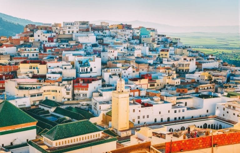 Scopri il Marocco con ZagoraExperience attraverso un emozionante tour trekking che esplora il maestoso Monte Toubkal, la cima più alta del Nord Africa, e le splendide coste dell’Oceano Atlantico. Questo viaggio di 15 giorni e 14 notti ti porterà da Marrakech fino ai villaggi montani e lungo le coste atlantiche, offrendoti un’immersione completa nella natura e nella cultura marocchina. Inizia la tua avventura nella vibrante città di Marrakech e preparati ad esplorare le Alpi dell’Atlante e la bellezza della Costa Atlantica / Tour trekking in Marocco sul monte Toubkal 15 giorni 14 notti / Tour trekking in Marocco sul monte Toubkal 15 giorni /14 notti